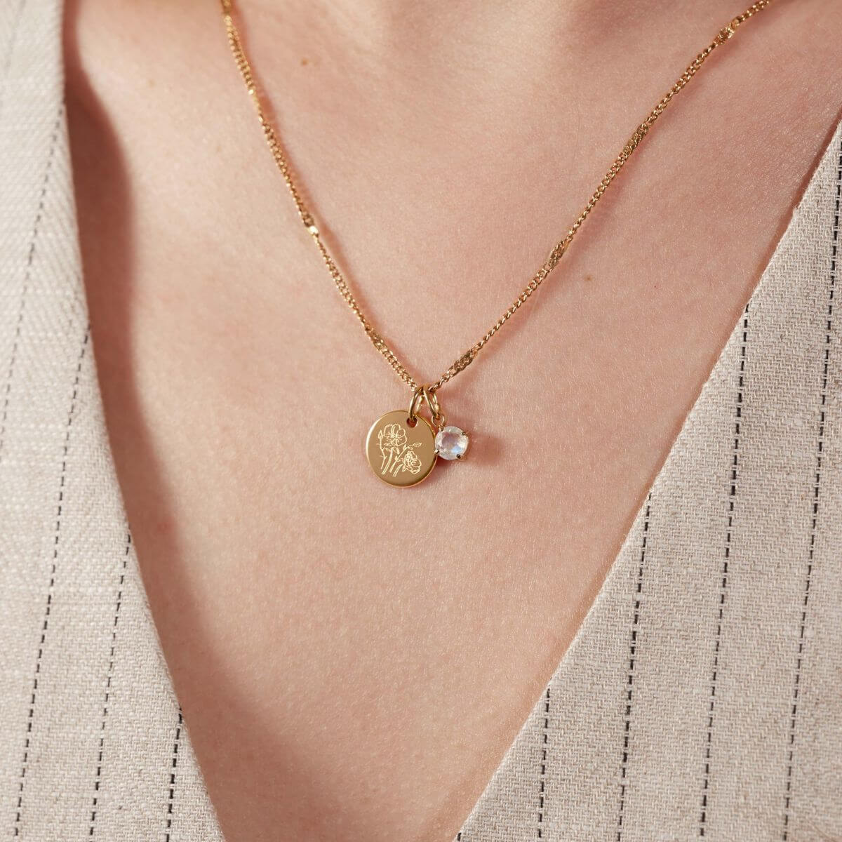 Collier Gravé Fleur & Pierre de Naissance