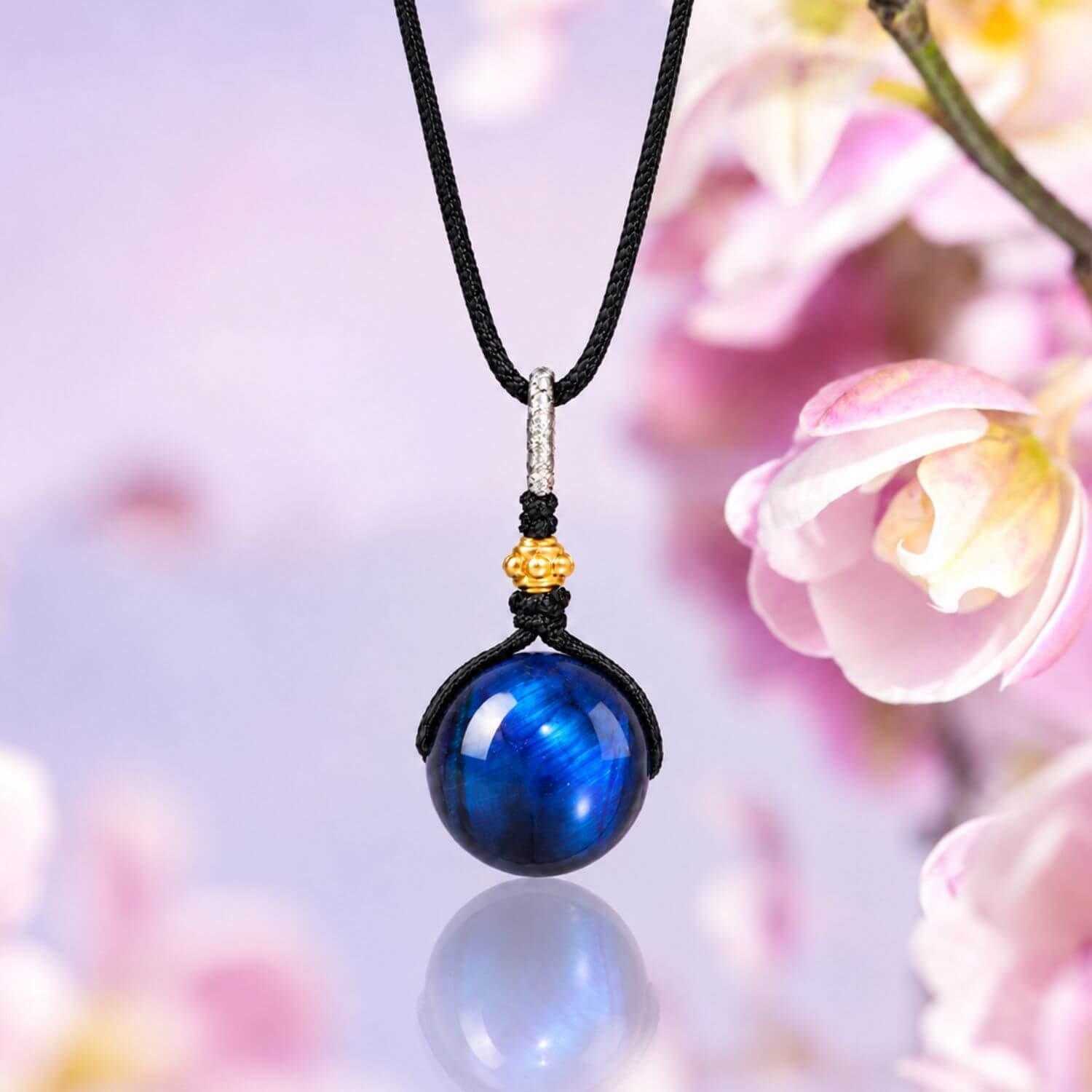 Collier Pendentif Sphère "Force Tranquille" – Œil de Tigre, Faucon & Taureau