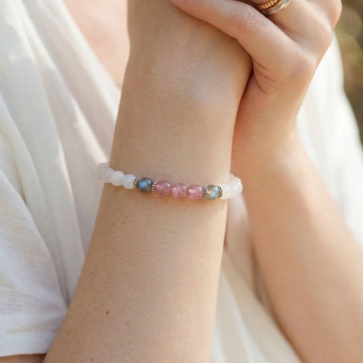 "Feminine Light" Bracelet – Moonstone, Labradorite & Rose Quartz