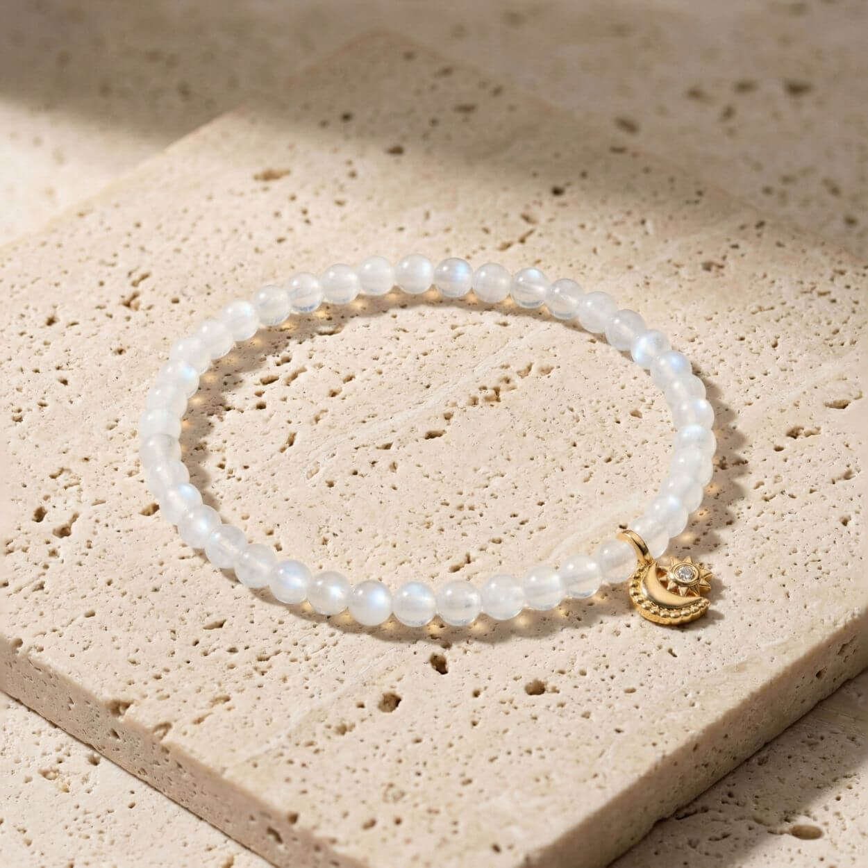 Bracelet "Puissance féminine" en Pierre de lune