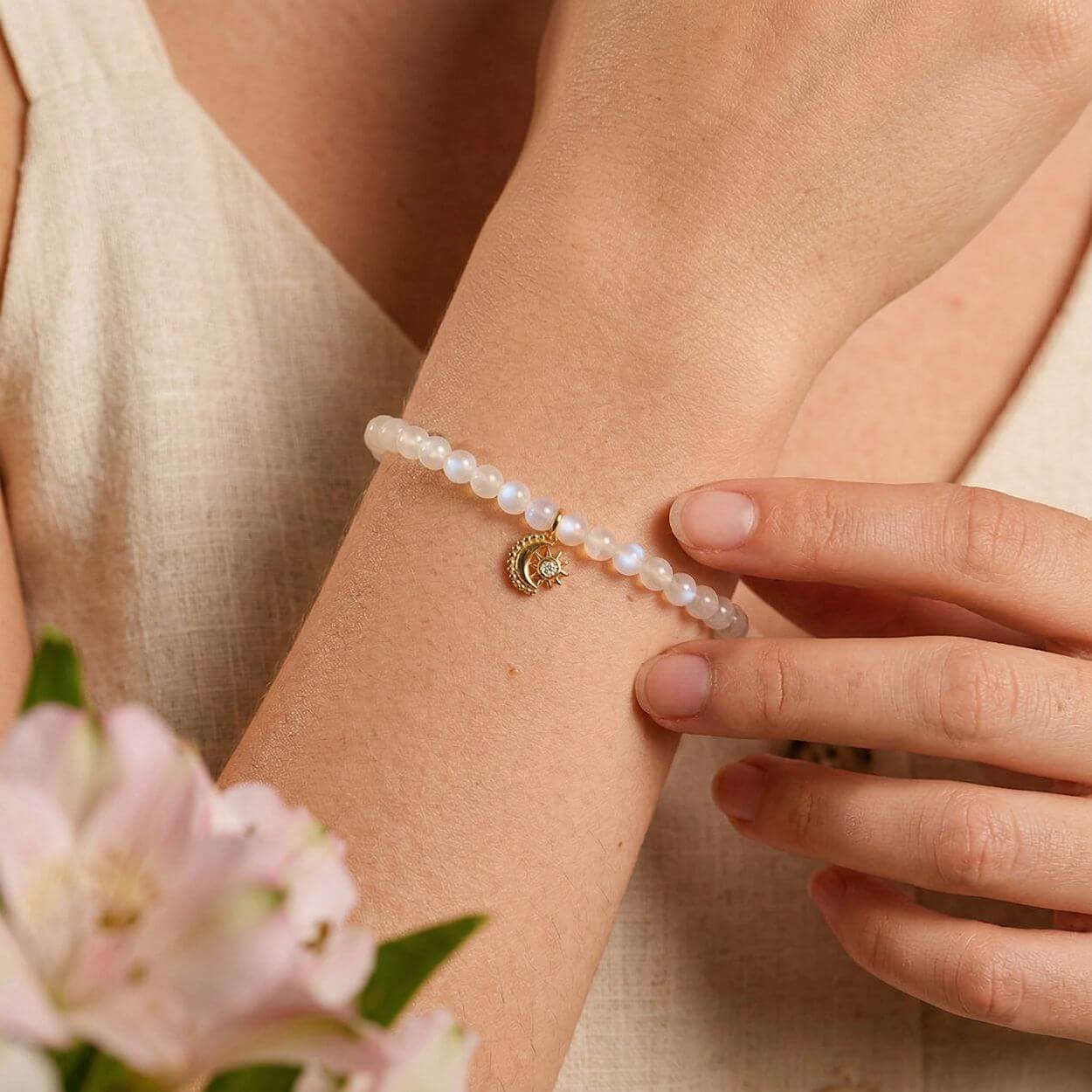 Bracelet "Puissance féminine" en Pierre de lune