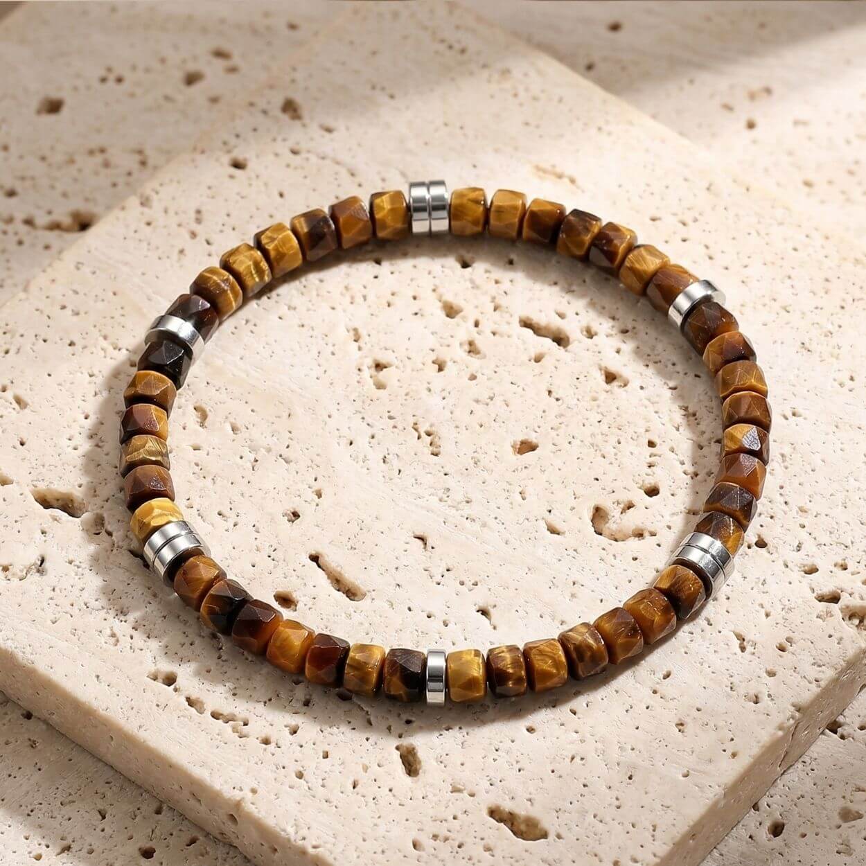 Bracelet "Affirmez-Vous" en Œil de Tigre Facetté