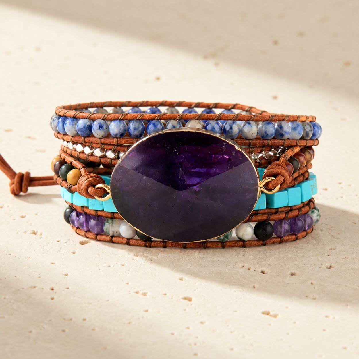 Le bracelet enveloppant d'améthyste de la prospérité