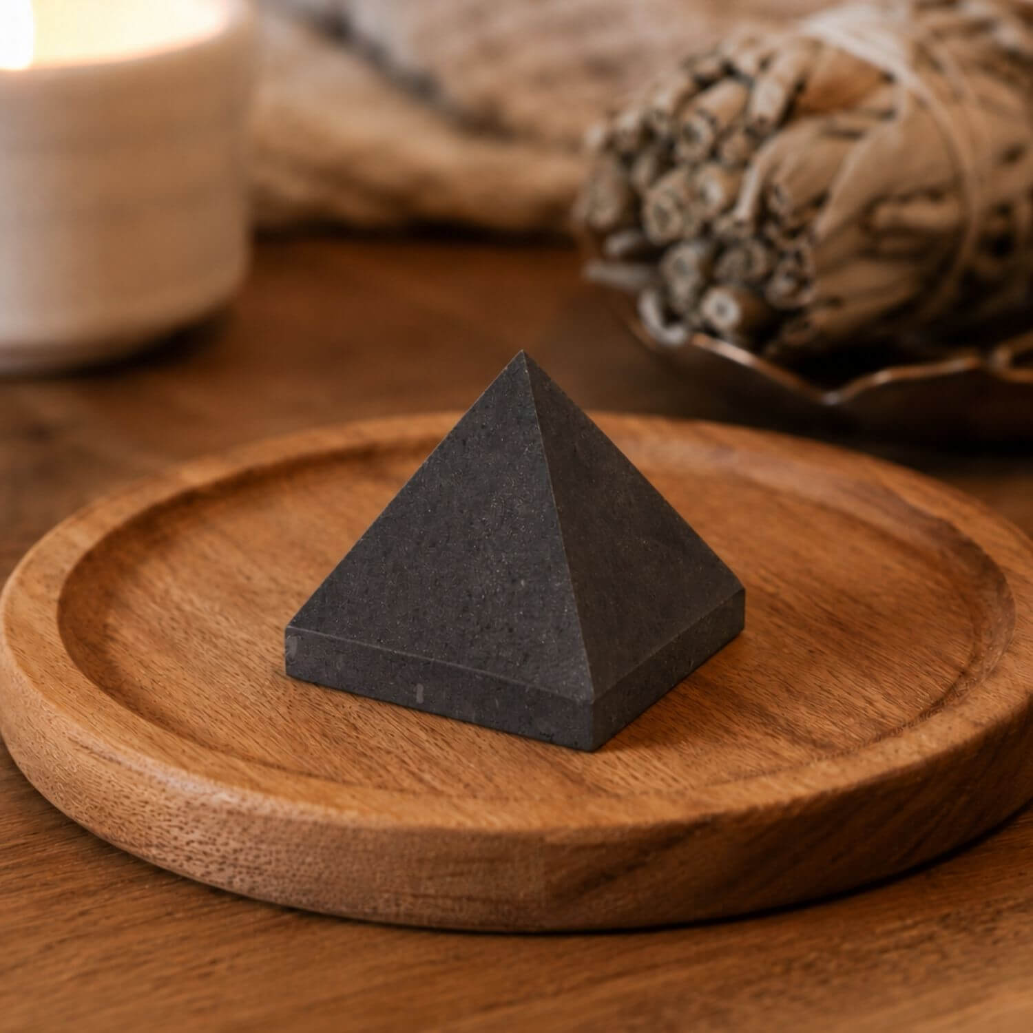 Pyramides « Anti‑stress » en Shungite & Sélénite