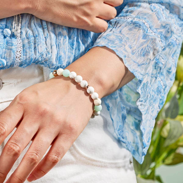 Bracelet 'Esprit Libre' en pierre de lave, howlite et amazonite