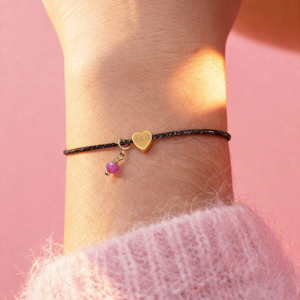 Bracelet "Fil d'Amour" Gravé – Cordon Scintillant & Pierre de Naissance﻿