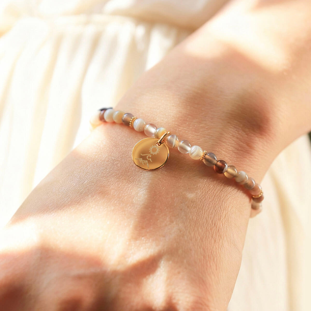 Bracelet 	Agate du Botswana﻿﻿ - Médaille à Graver