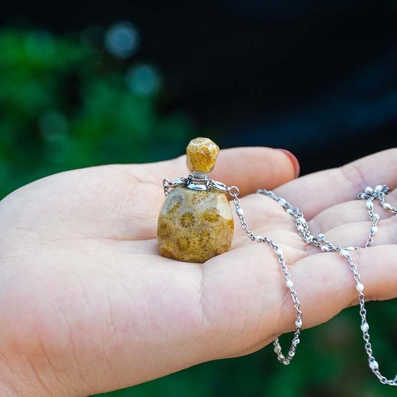 Collier Pendentif 'Soyez Sereins' - Flacon de Parfum Chrysanthème